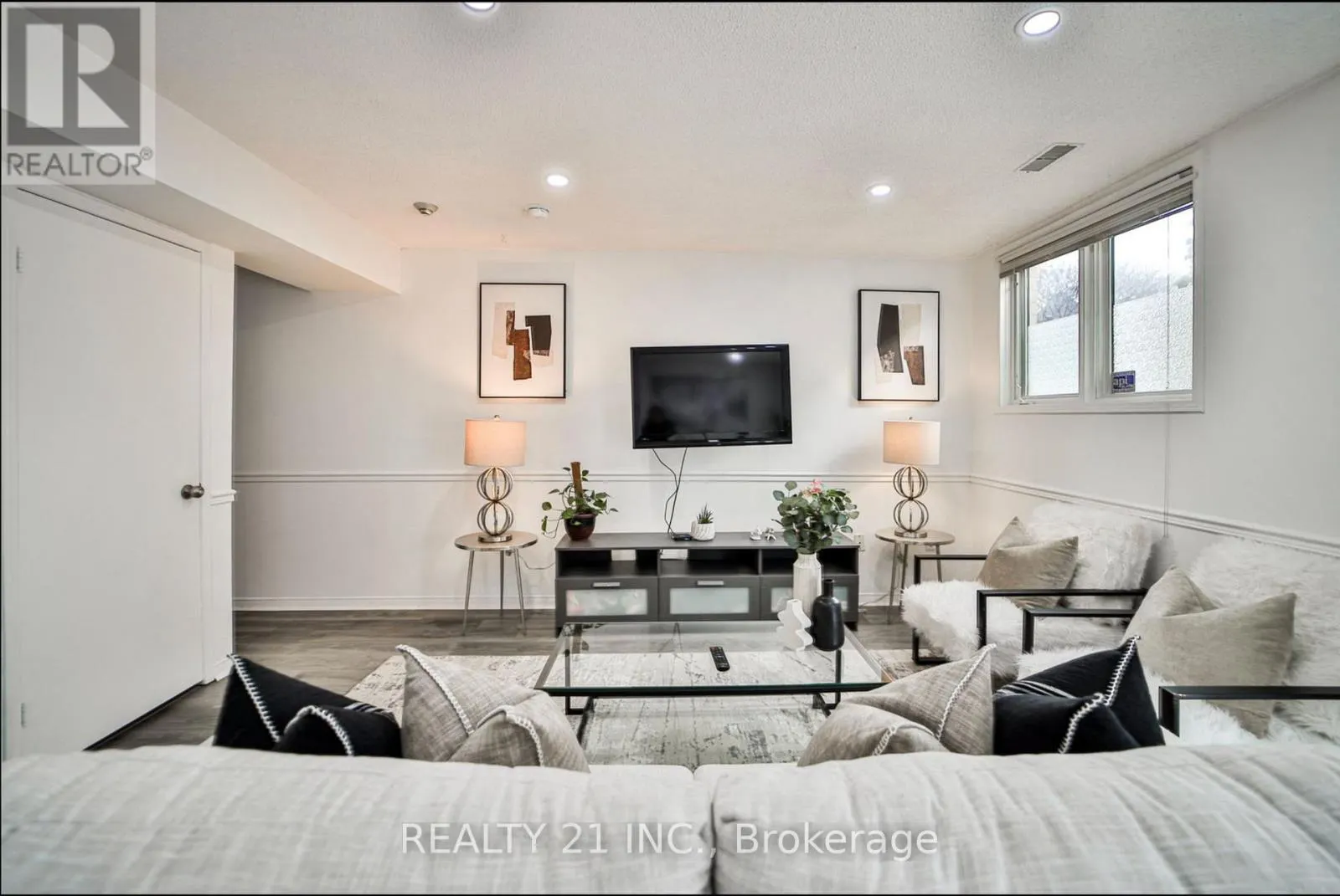 1036 - 75 WELDRICK ROAD E