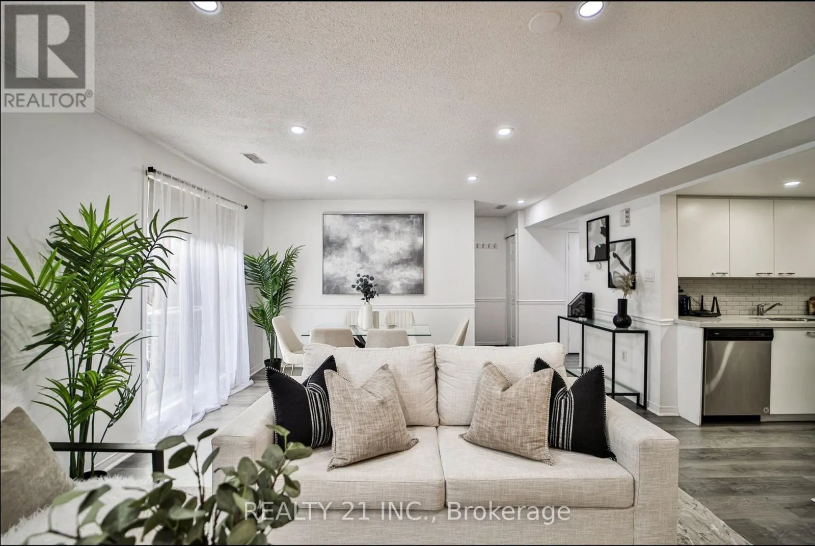 1036 - 75 WELDRICK ROAD E