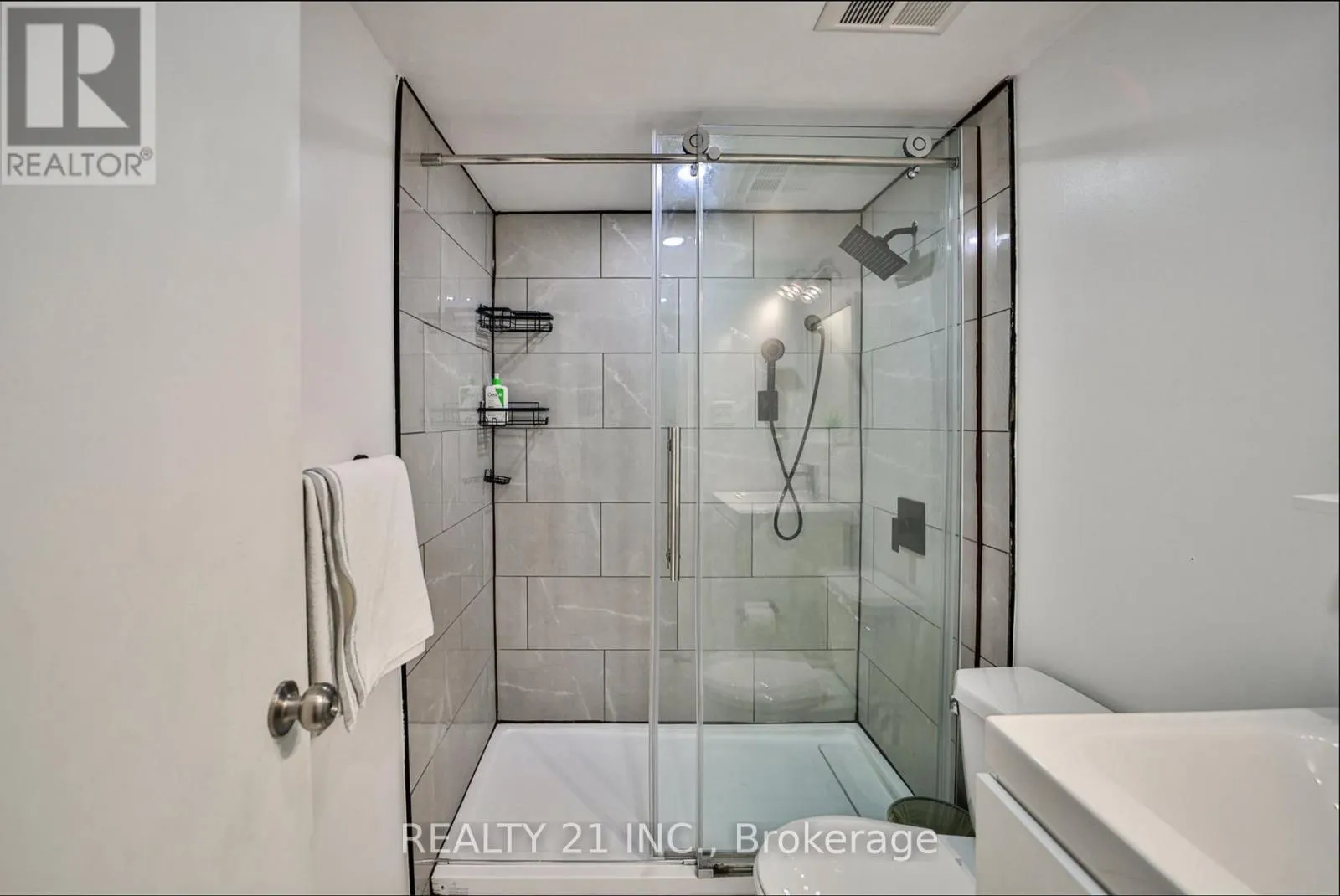 1036 - 75 WELDRICK ROAD E