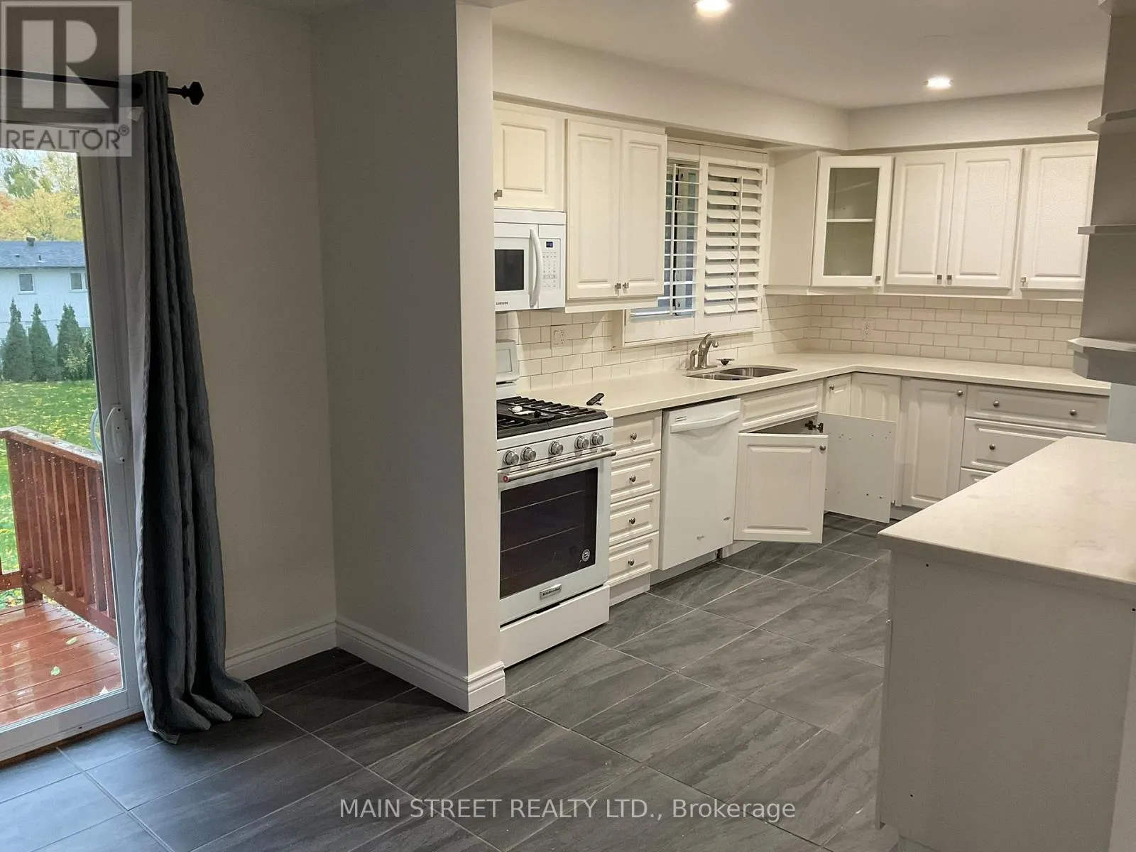 MAIN FLOOR - 4365 7TH LINE