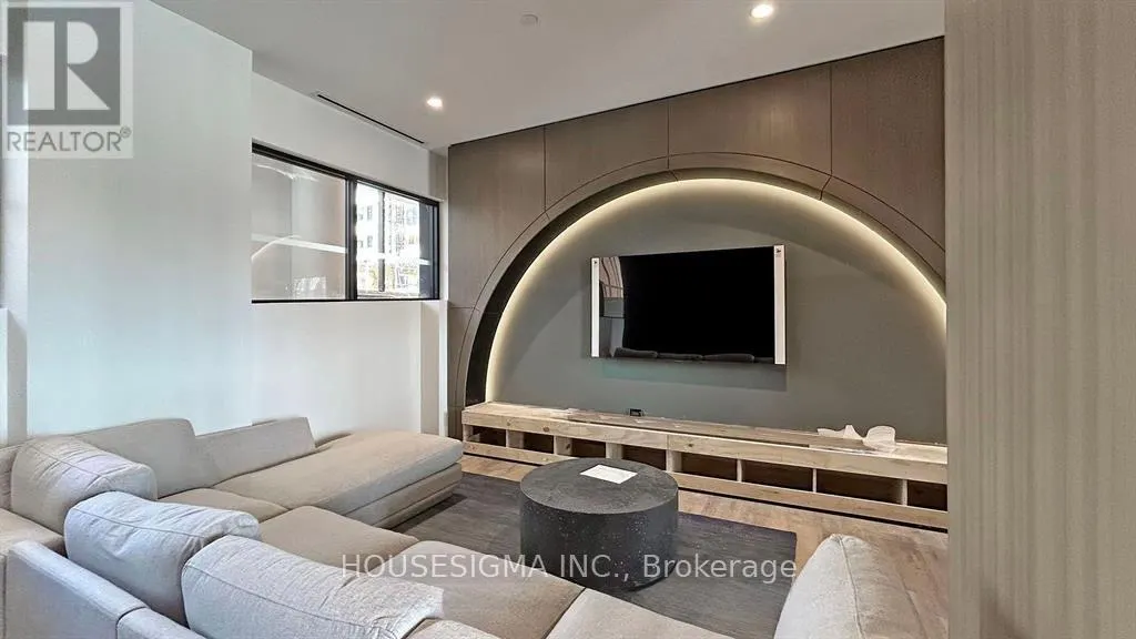 912 - 7950 BATHURST STREET