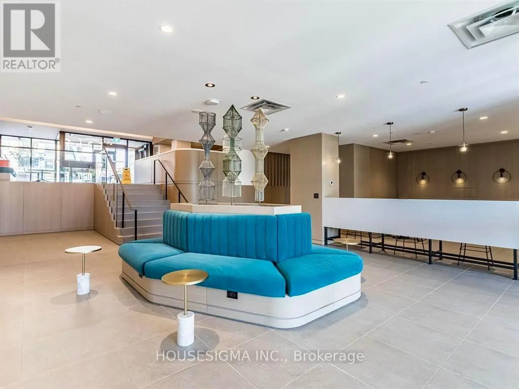 912 - 7950 BATHURST STREET