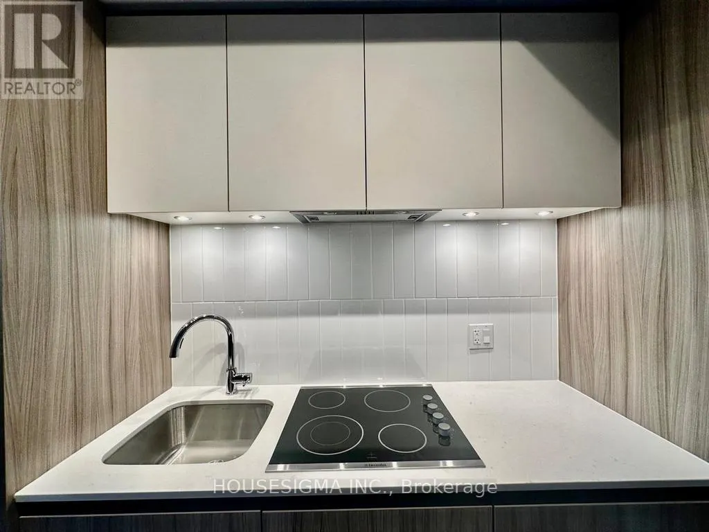 912 - 7950 BATHURST STREET