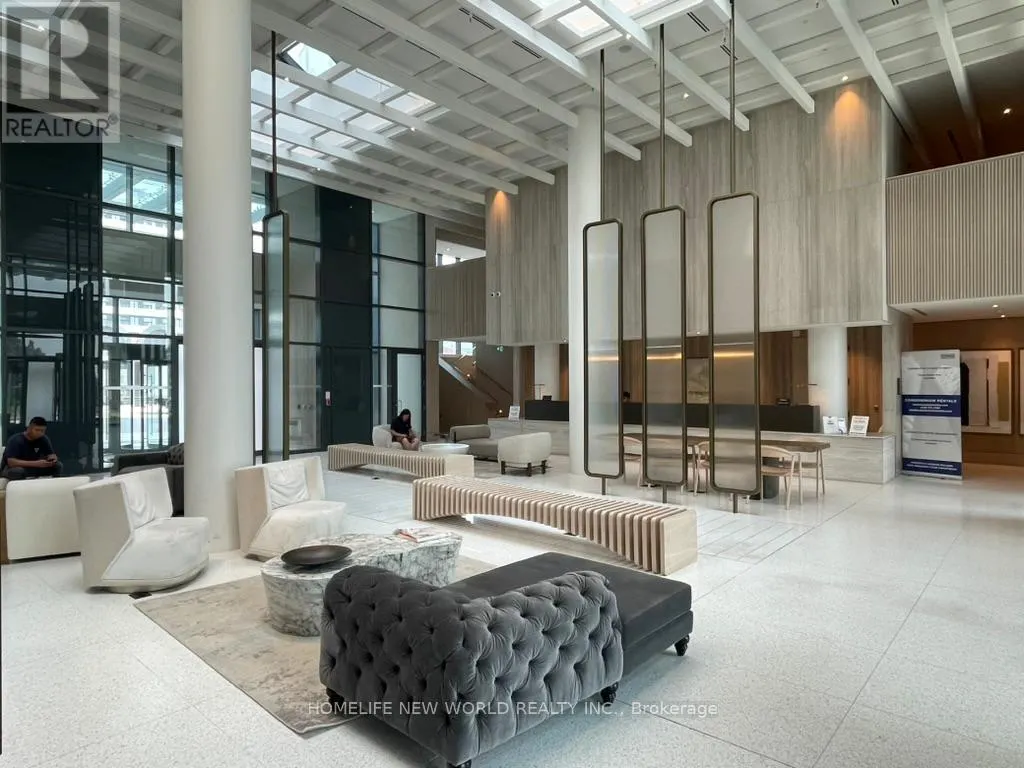 PH106 - 225 COMMERCE STREET