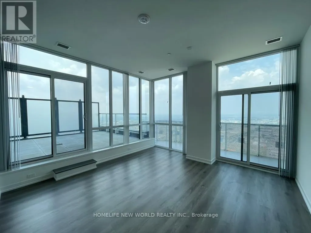 PH106 - 225 COMMERCE STREET