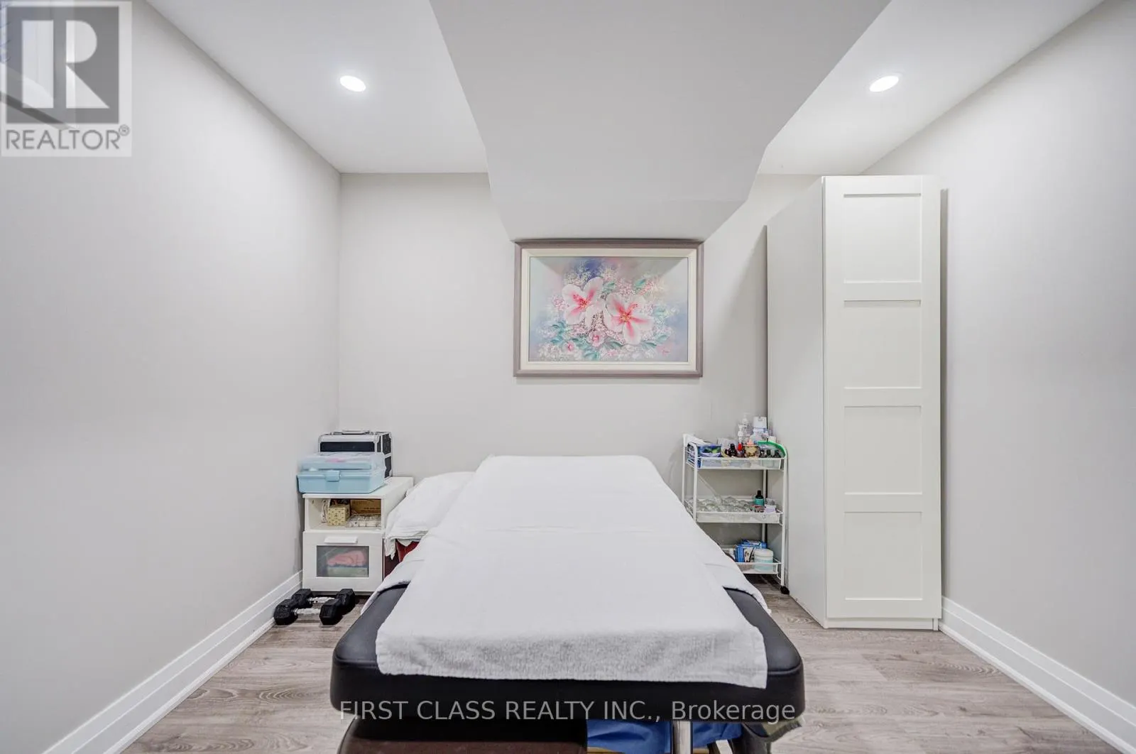 35 THOMAS FOSTER STREET