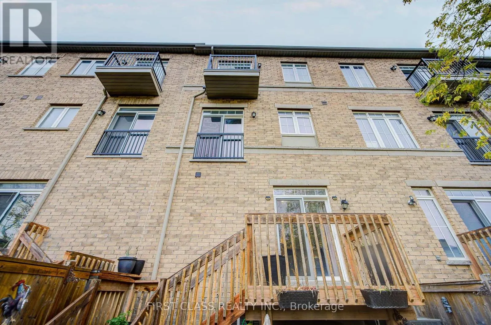 35 THOMAS FOSTER STREET