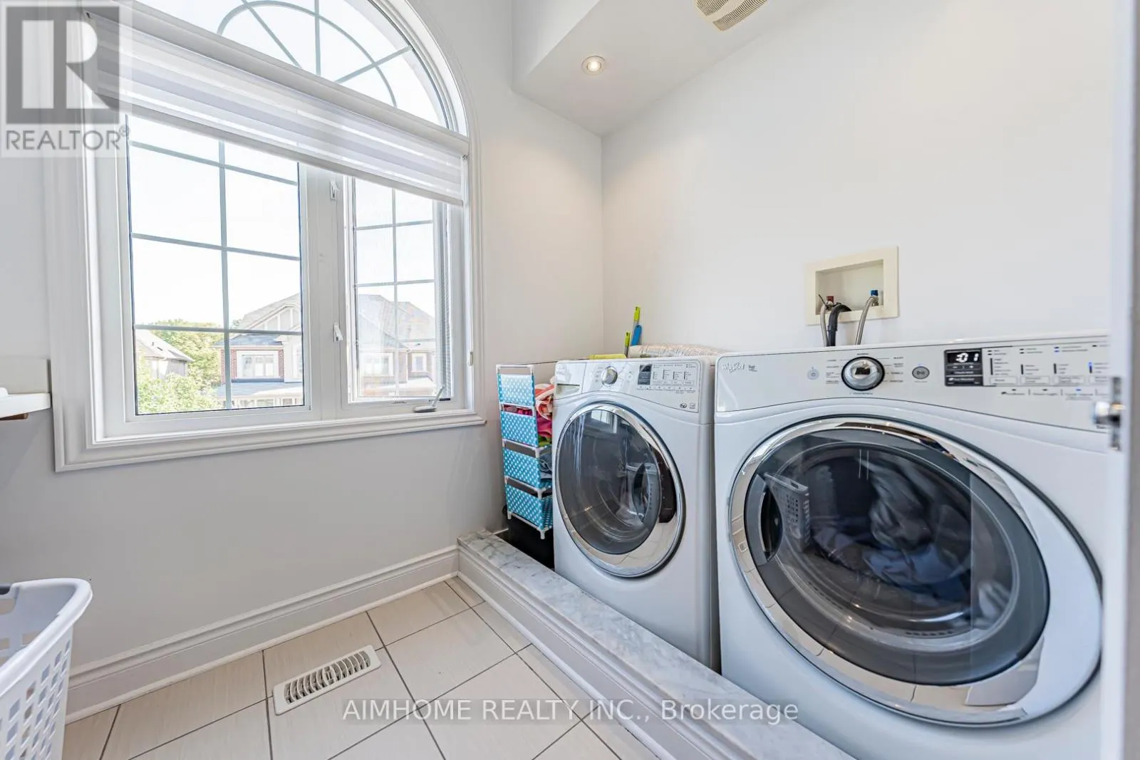 986 WILBUR PIPHER CIRCLE