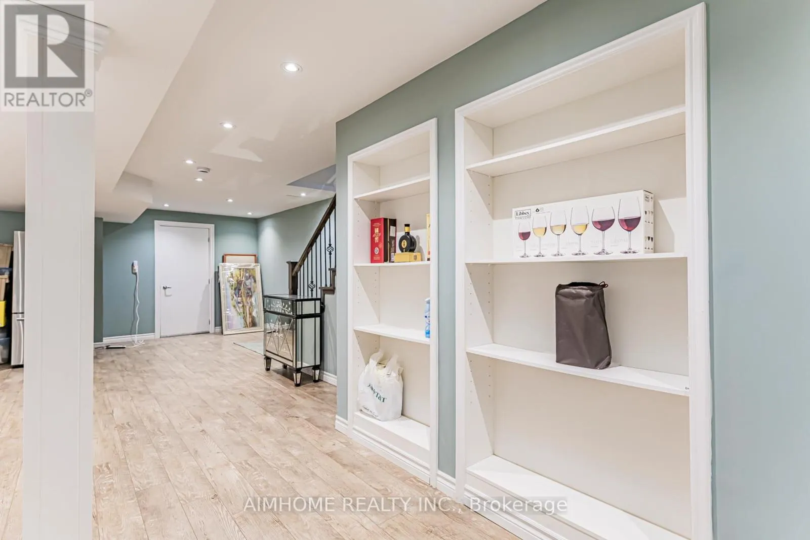 986 WILBUR PIPHER CIRCLE