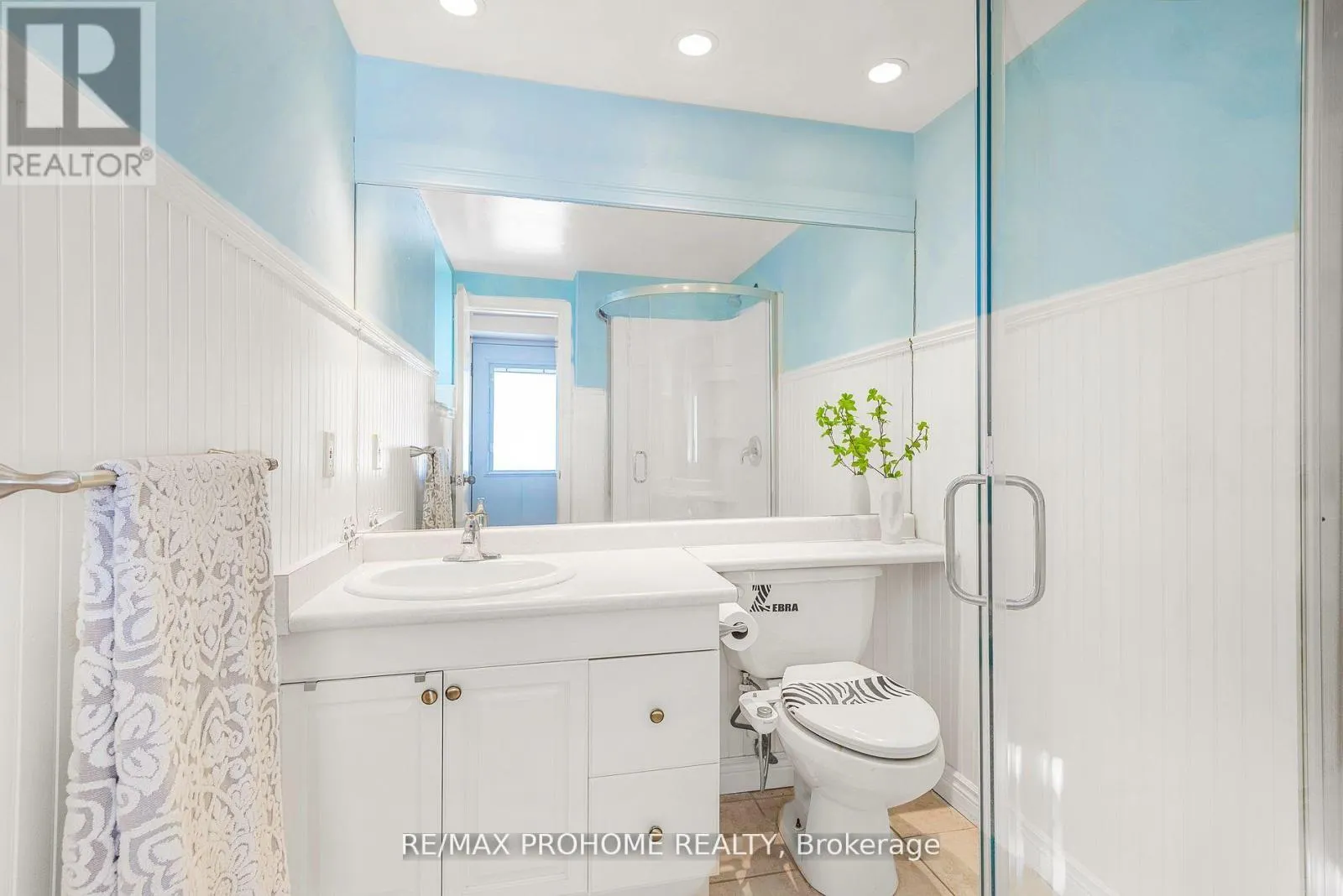 32 SIR BEDEVERE PLACE