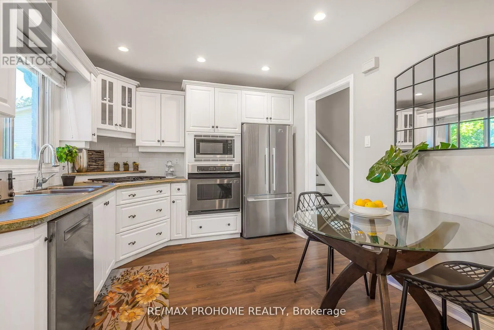 32 SIR BEDEVERE PLACE