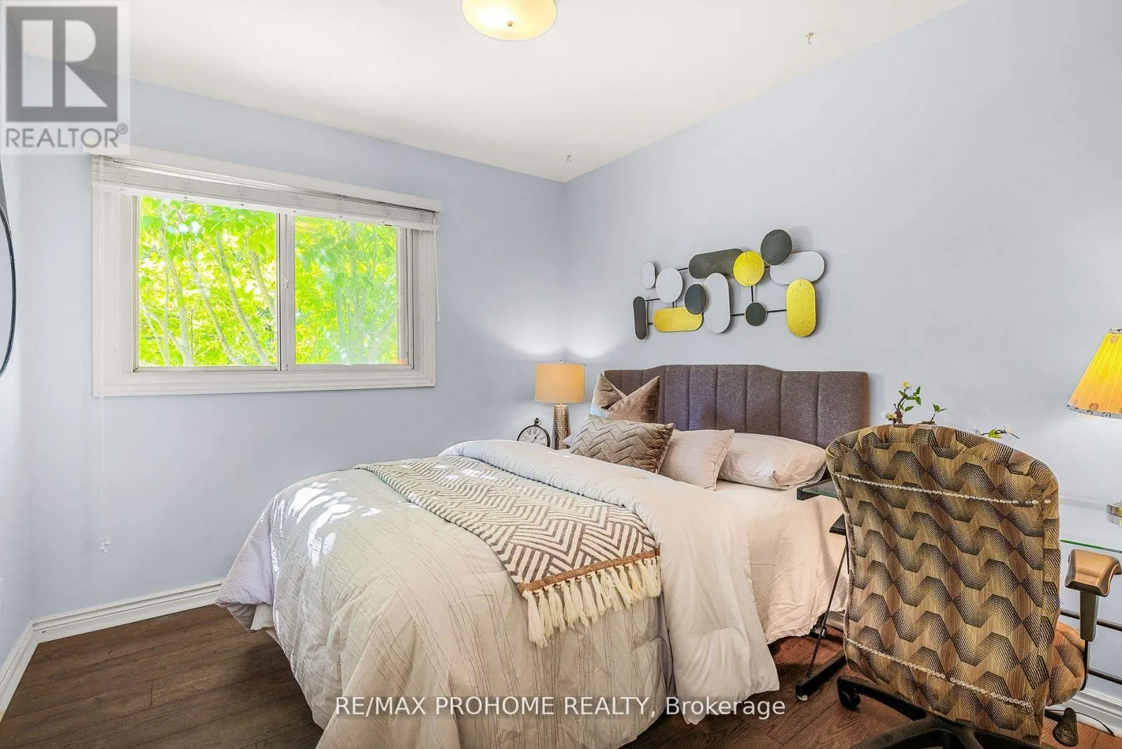 32 SIR BEDEVERE PLACE