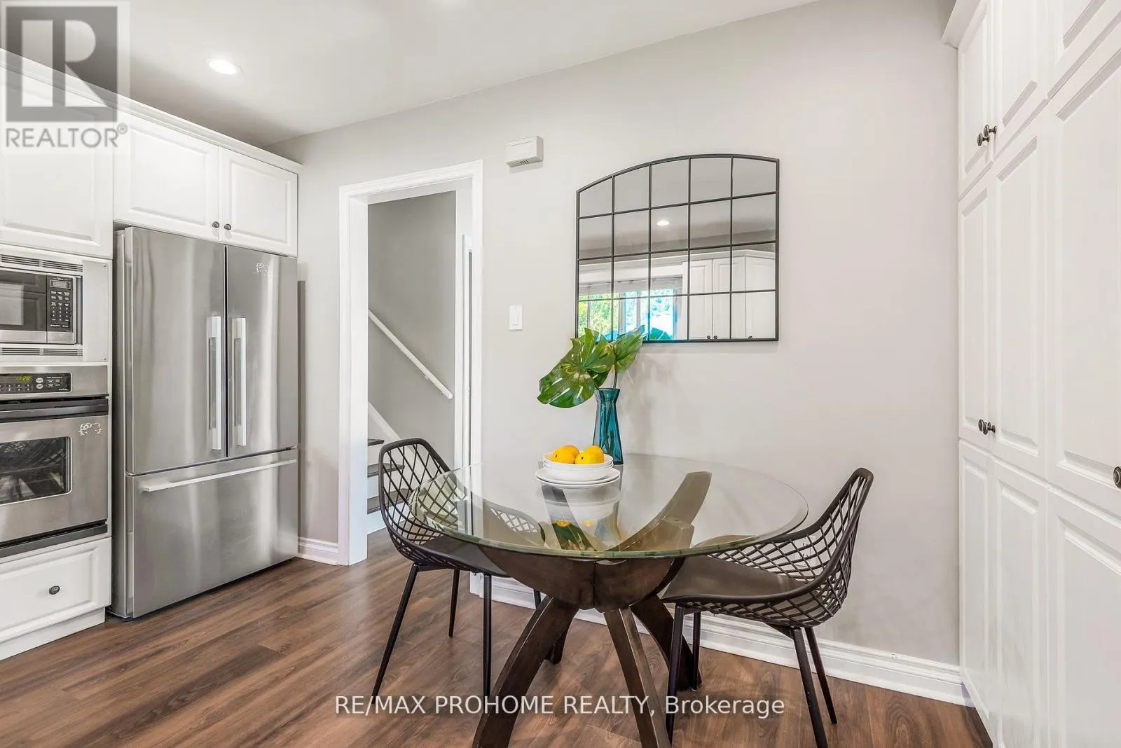 32 SIR BEDEVERE PLACE