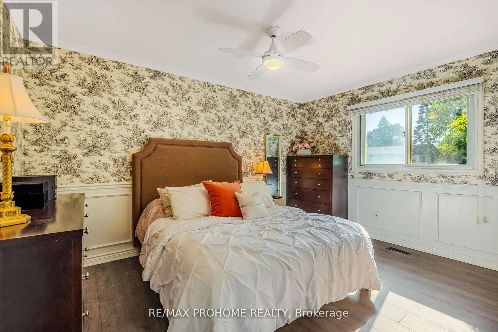 32 SIR BEDEVERE PLACE