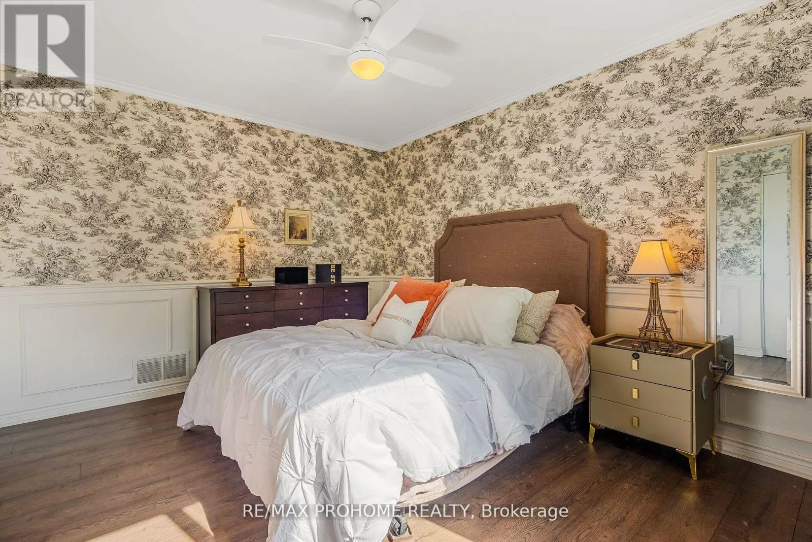 32 SIR BEDEVERE PLACE