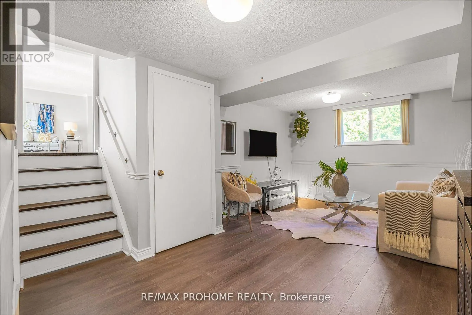 32 SIR BEDEVERE PLACE