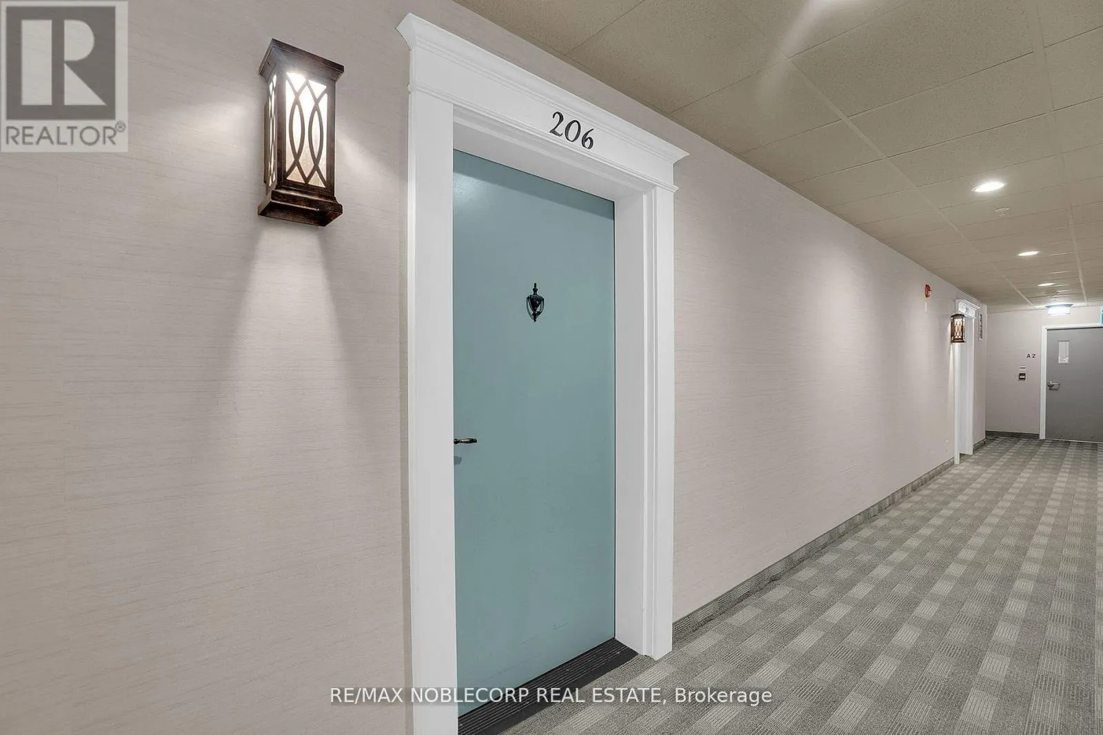 206 - 157 WELLINGTON STREET E