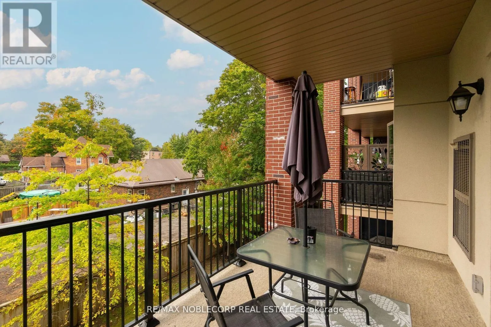 206 - 157 WELLINGTON STREET E