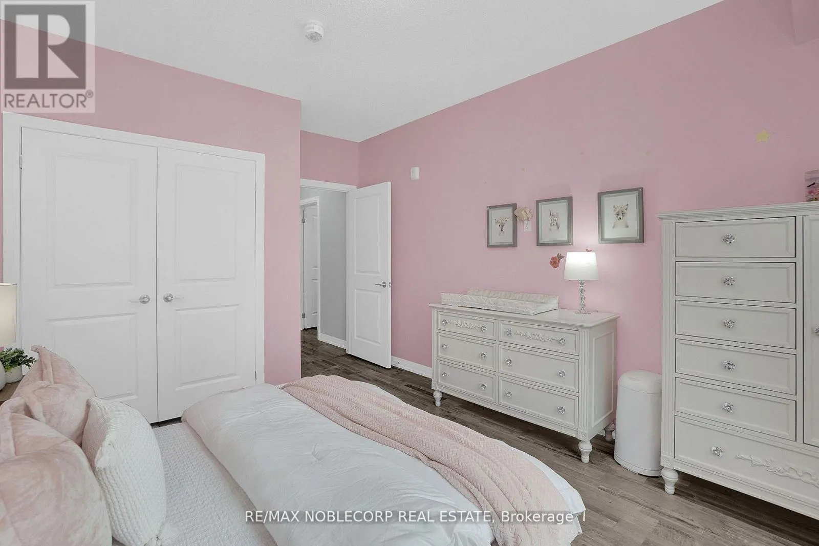 206 - 157 WELLINGTON STREET E