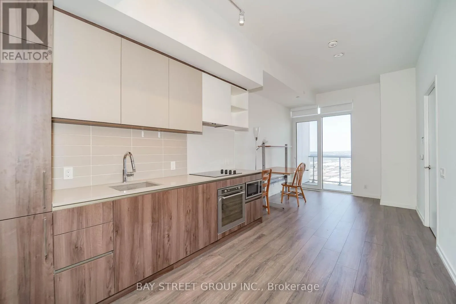 4512 - 1000 PORTAGE PARKWAY