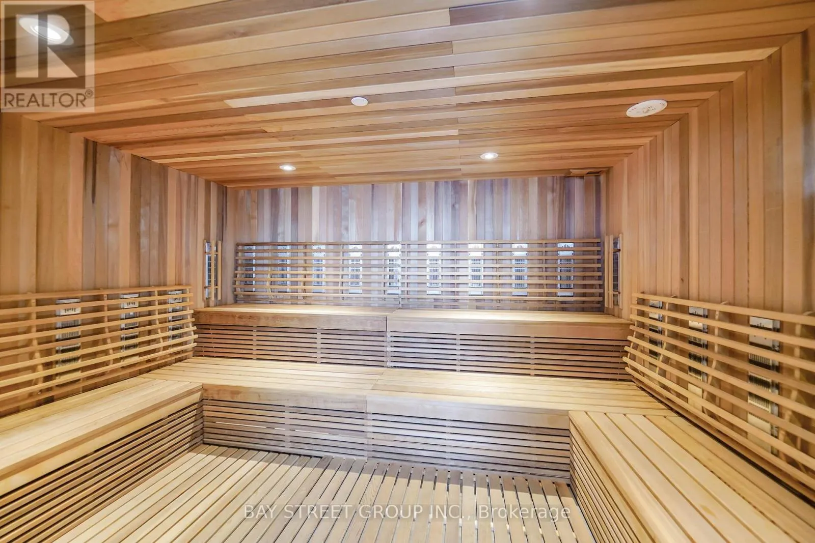 4512 - 1000 PORTAGE PARKWAY