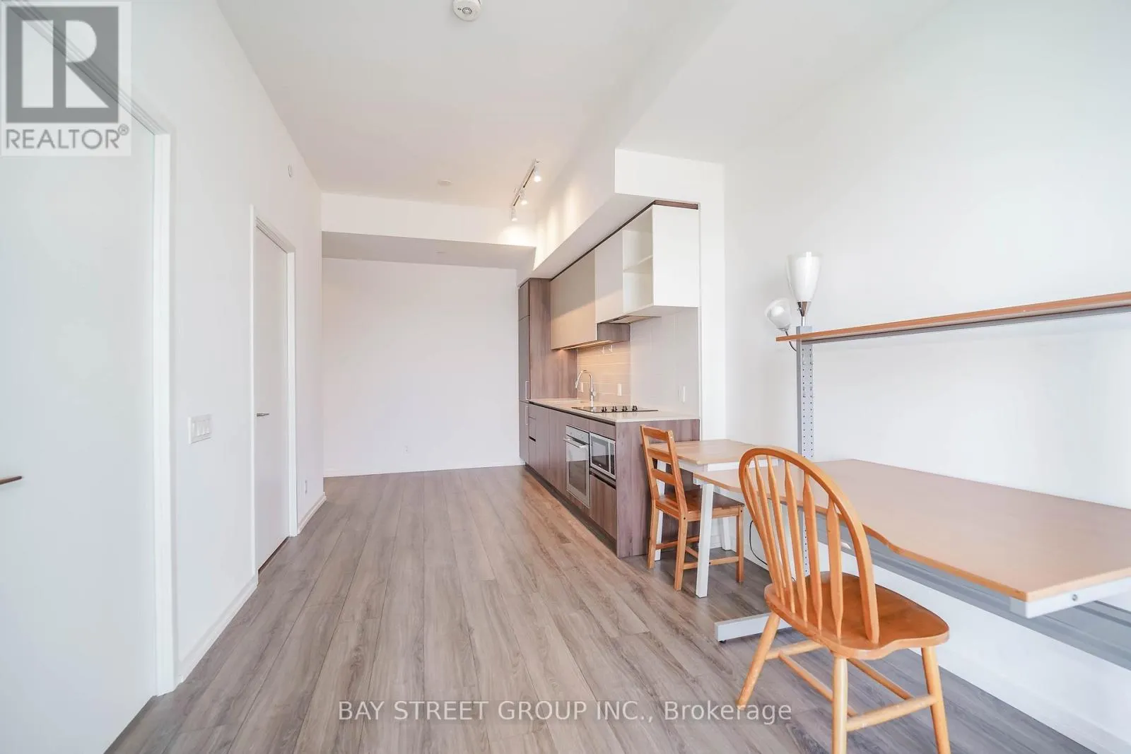 4512 - 1000 PORTAGE PARKWAY