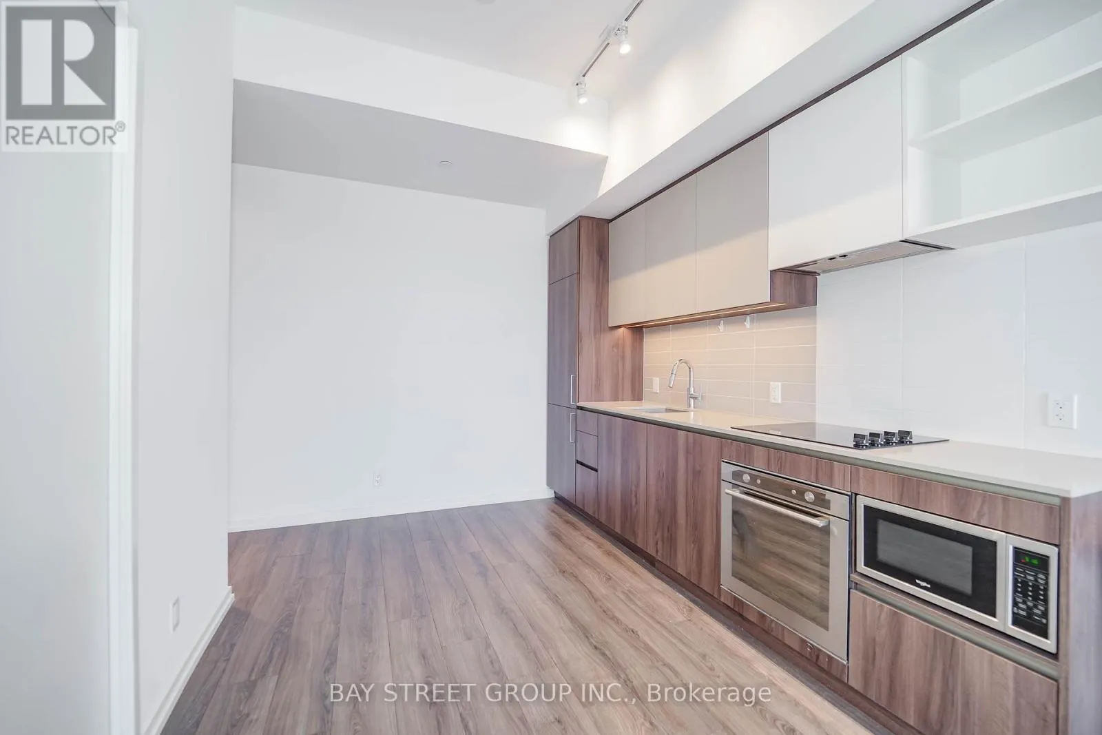 4512 - 1000 PORTAGE PARKWAY