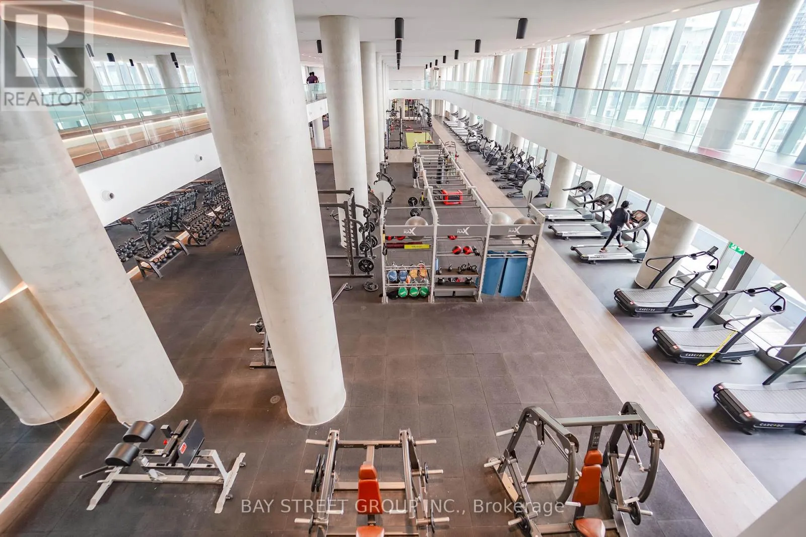 4512 - 1000 PORTAGE PARKWAY