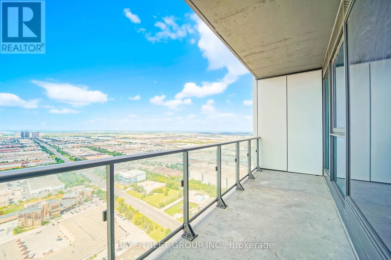 4512 - 1000 PORTAGE PARKWAY