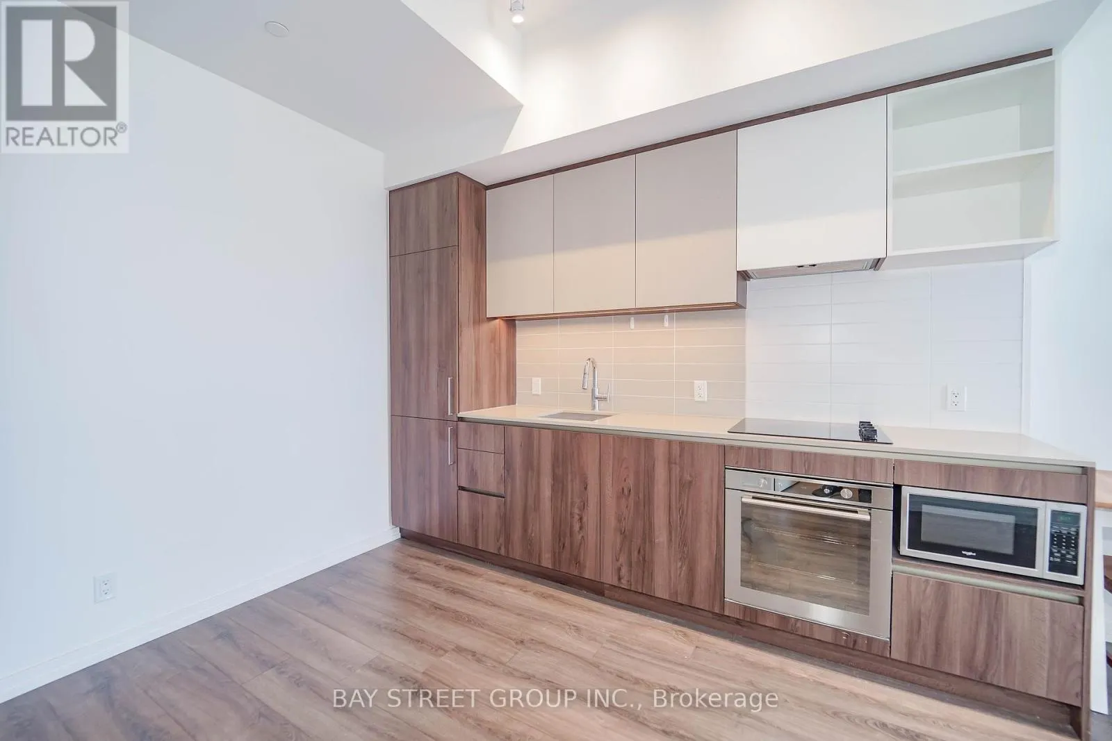 4512 - 1000 PORTAGE PARKWAY