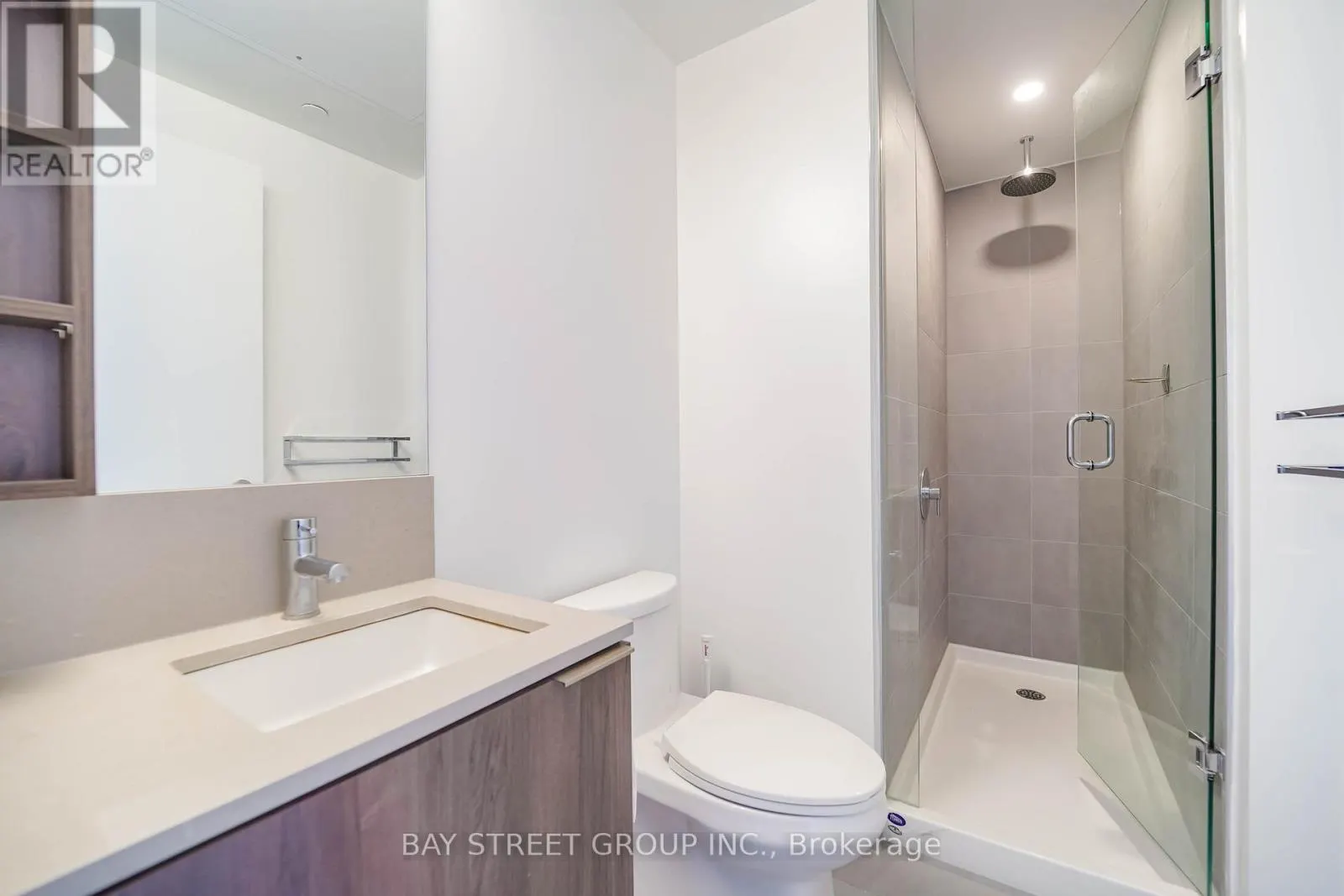 4512 - 1000 PORTAGE PARKWAY