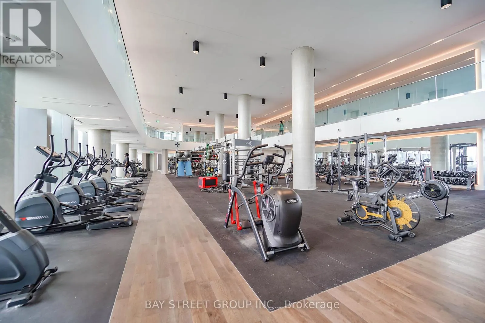 4512 - 1000 PORTAGE PARKWAY