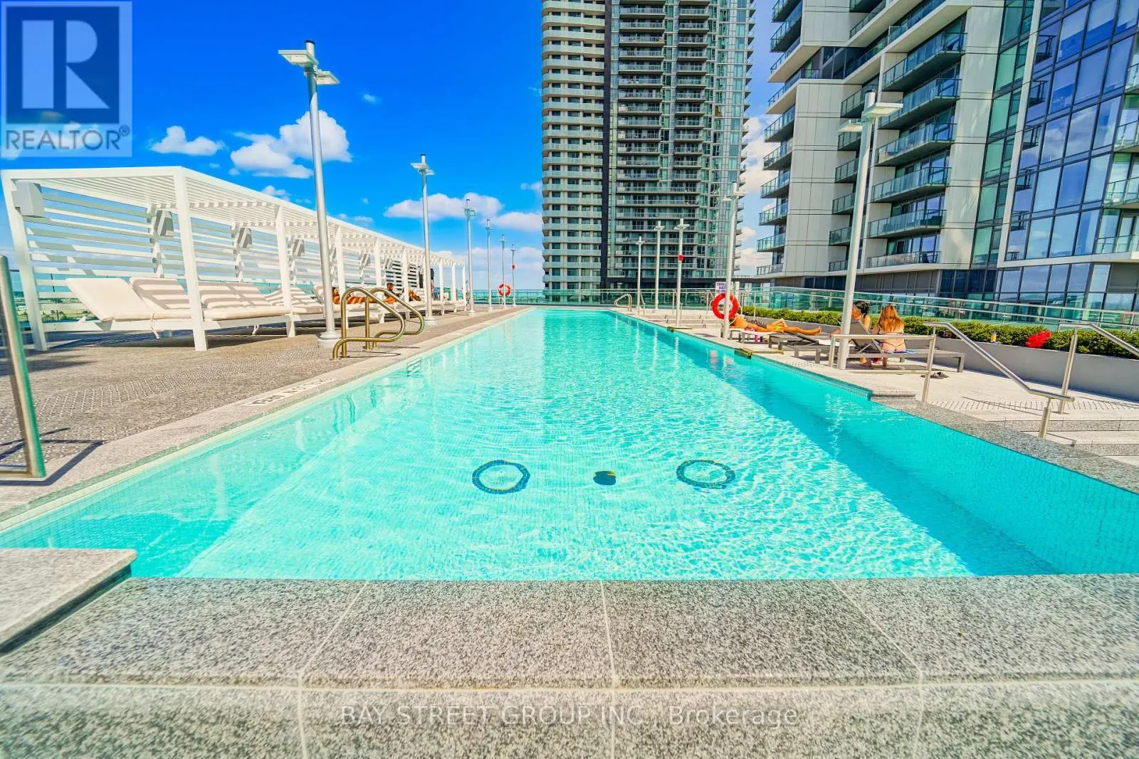 4512 - 1000 PORTAGE PARKWAY