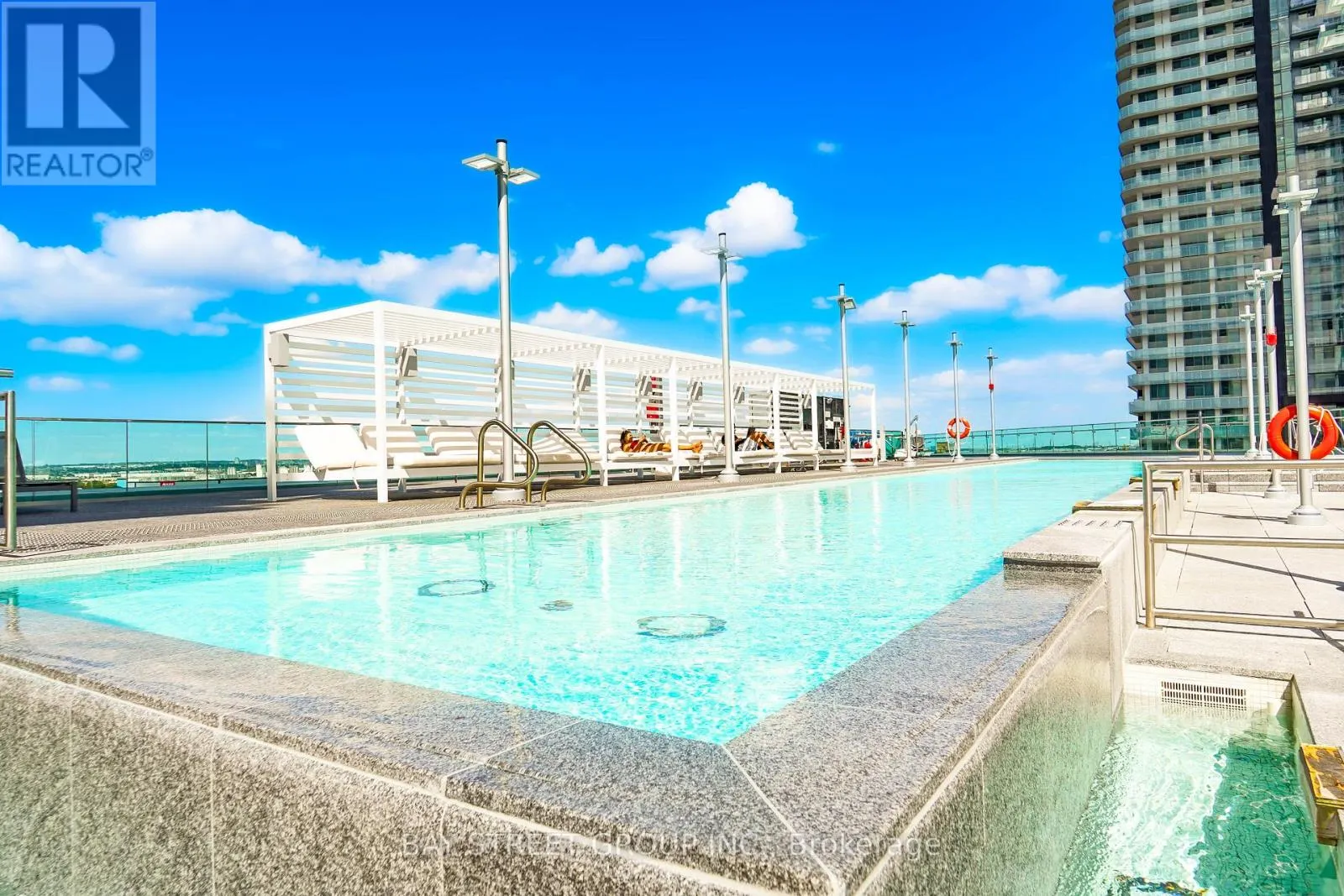 4512 - 1000 PORTAGE PARKWAY