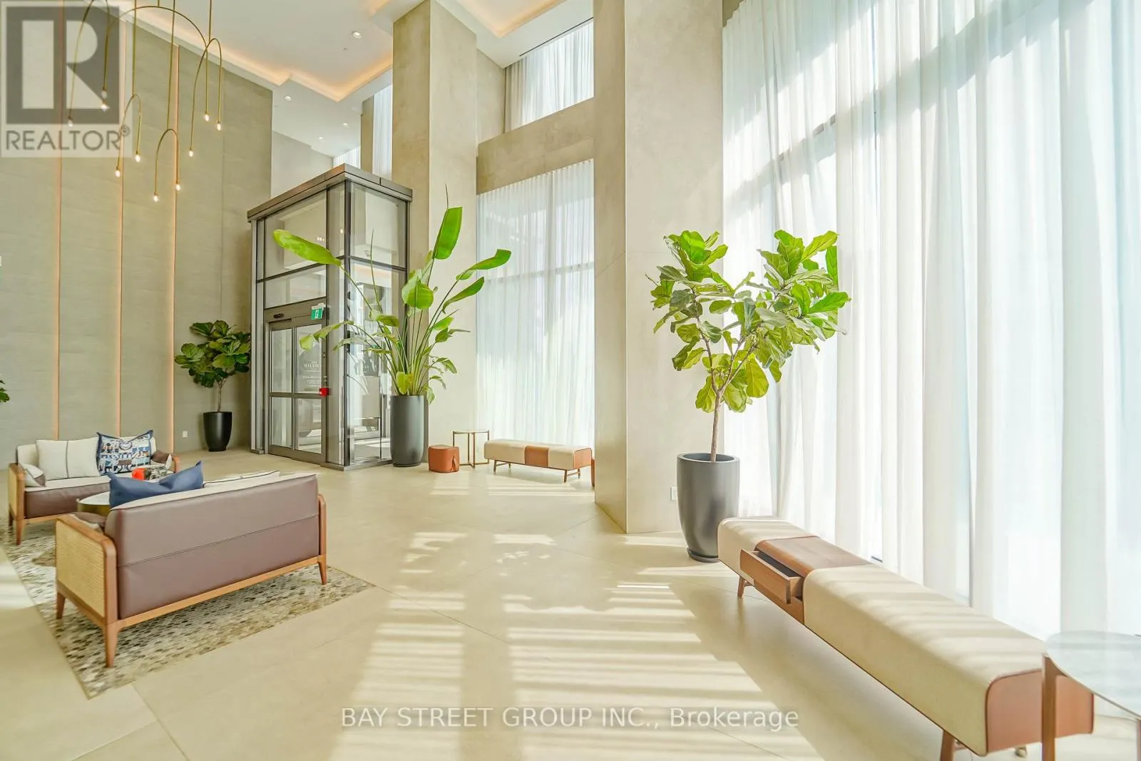 4512 - 1000 PORTAGE PARKWAY