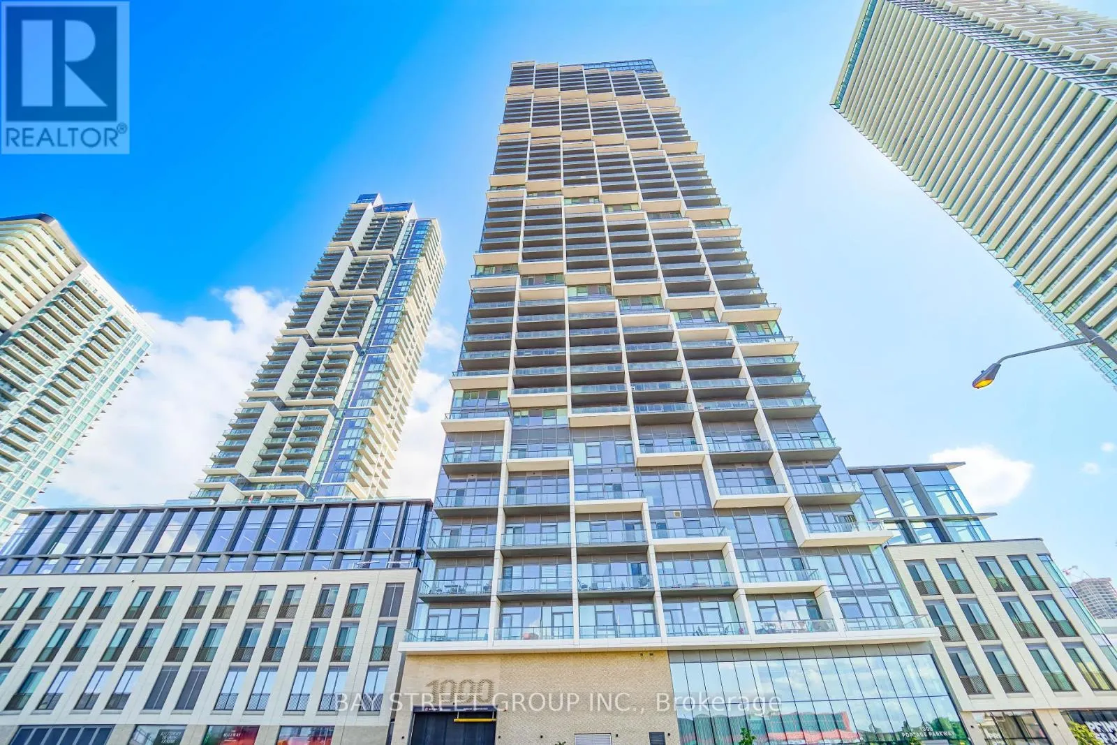 4512 - 1000 PORTAGE PARKWAY