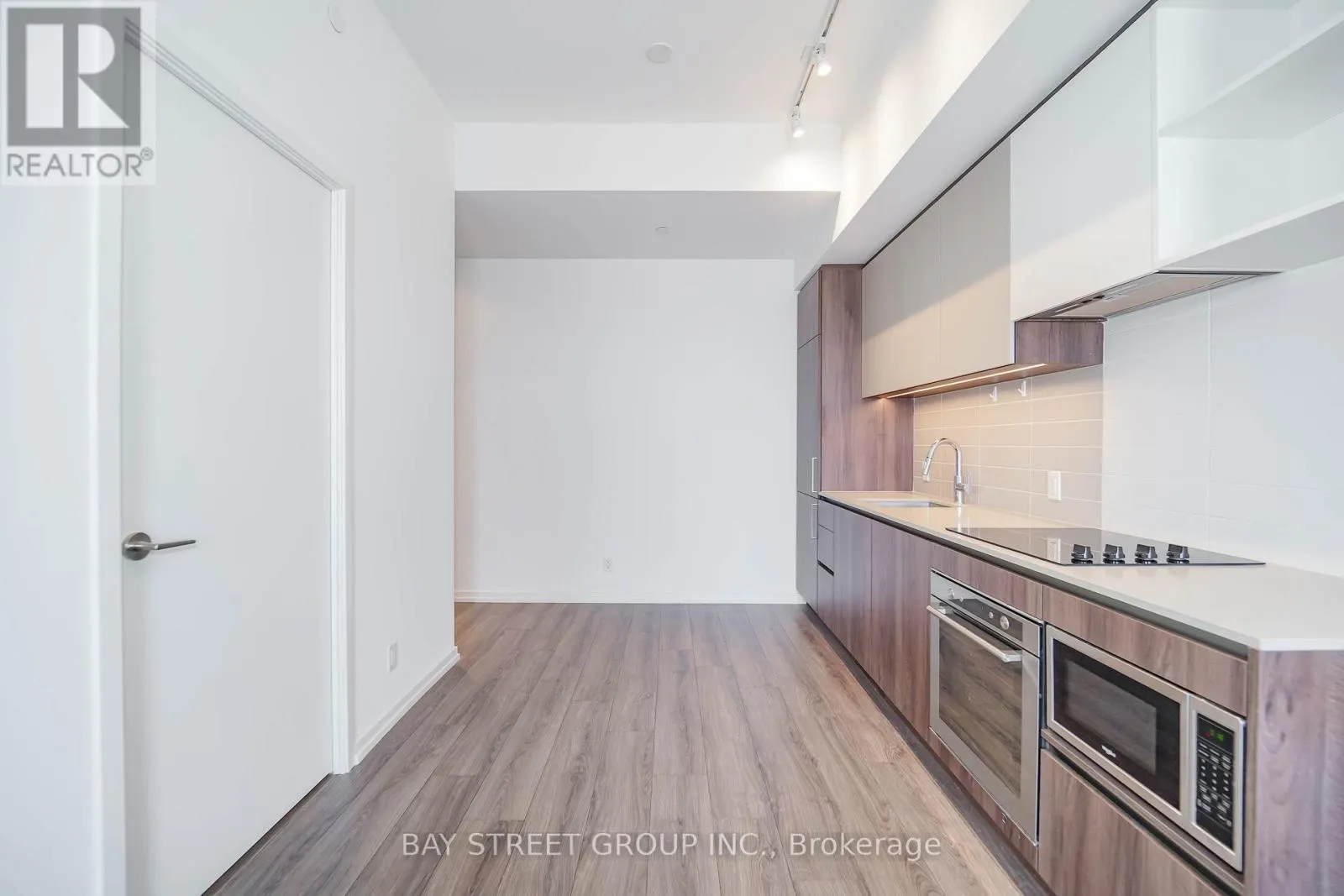 4512 - 1000 PORTAGE PARKWAY