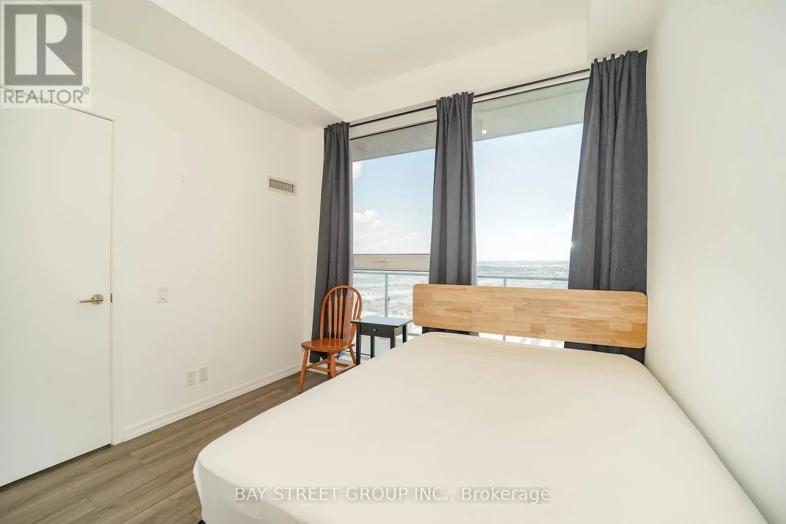 4512 - 1000 PORTAGE PARKWAY