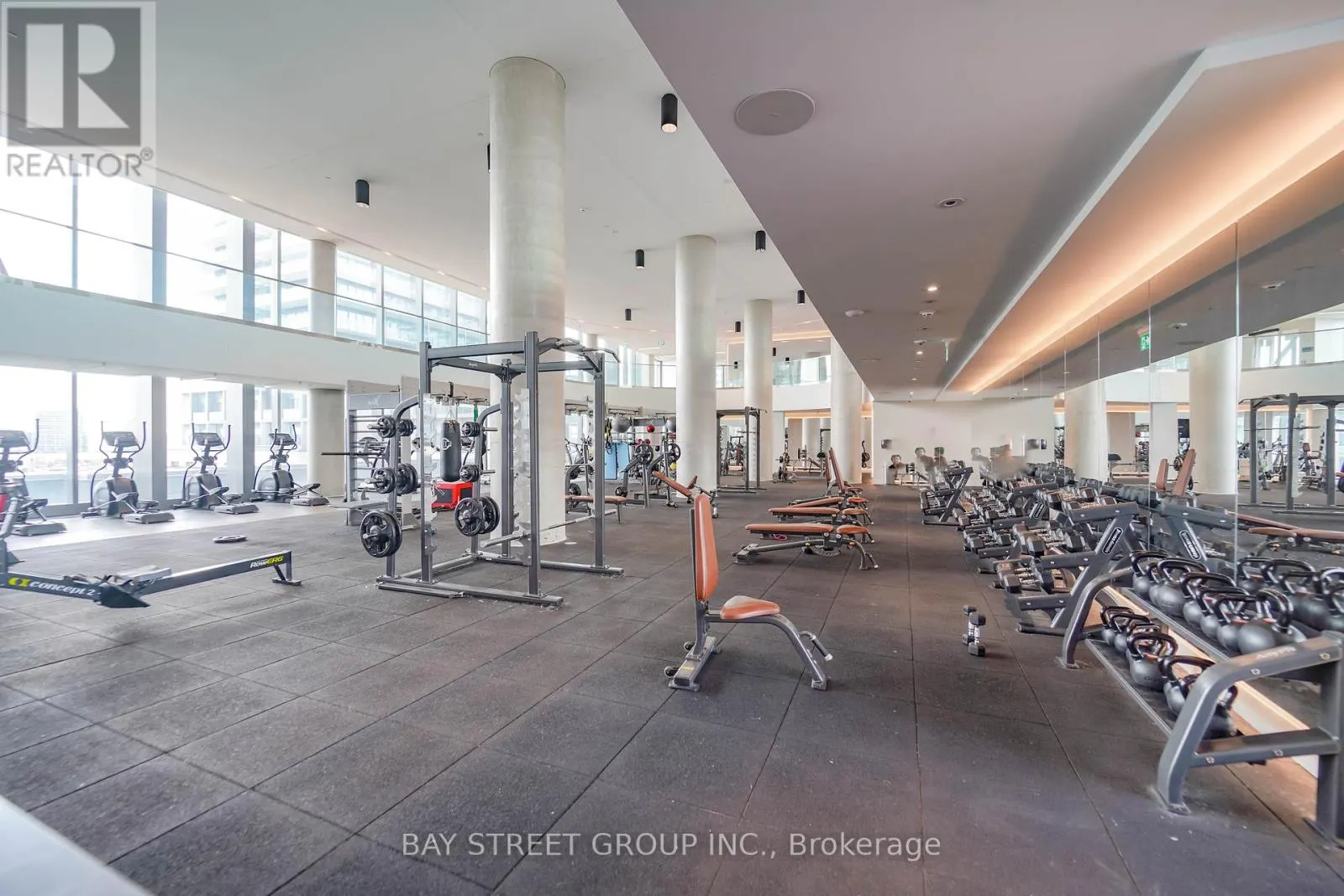 4512 - 1000 PORTAGE PARKWAY