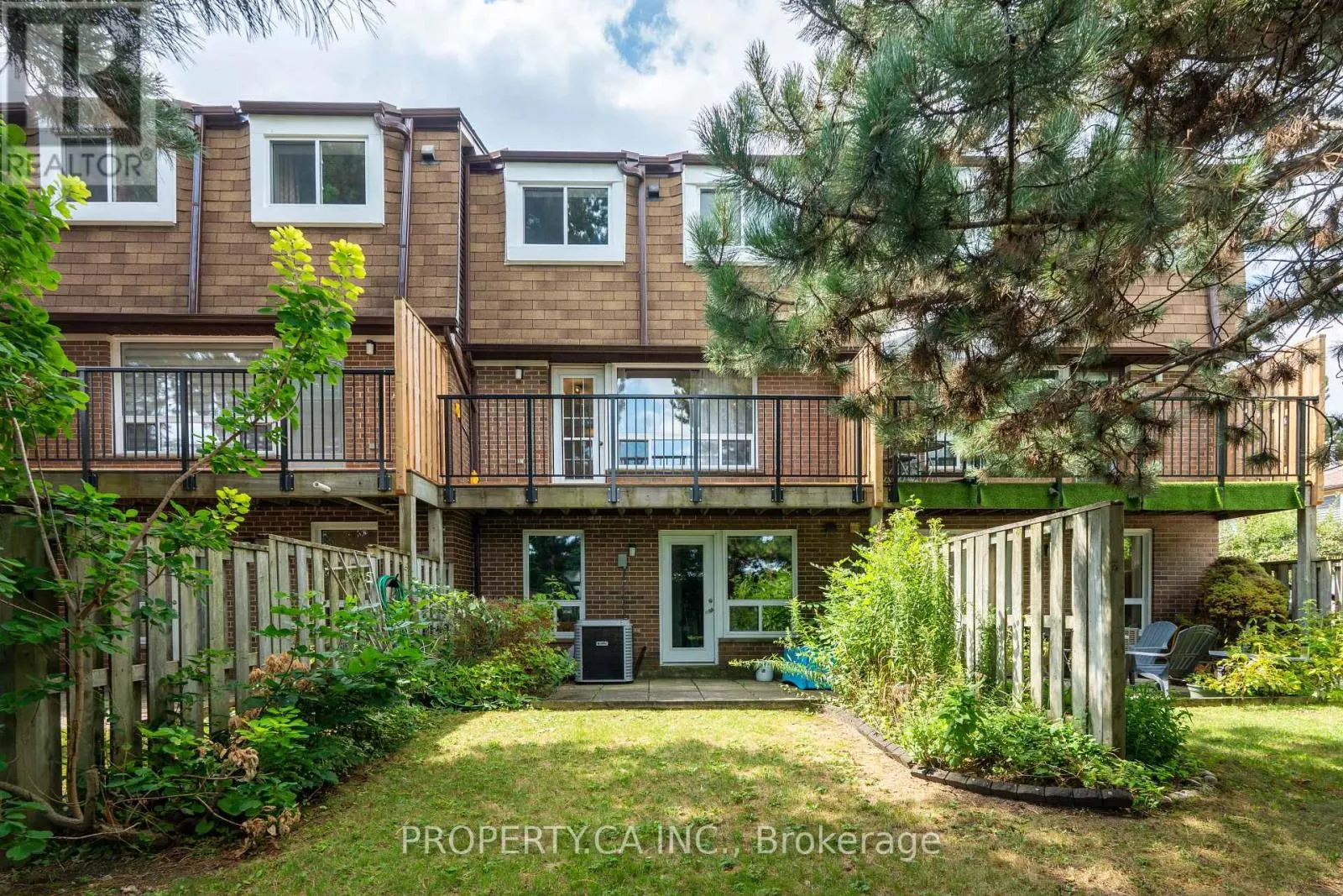 23 - 40 CASTLE ROCK DRIVE