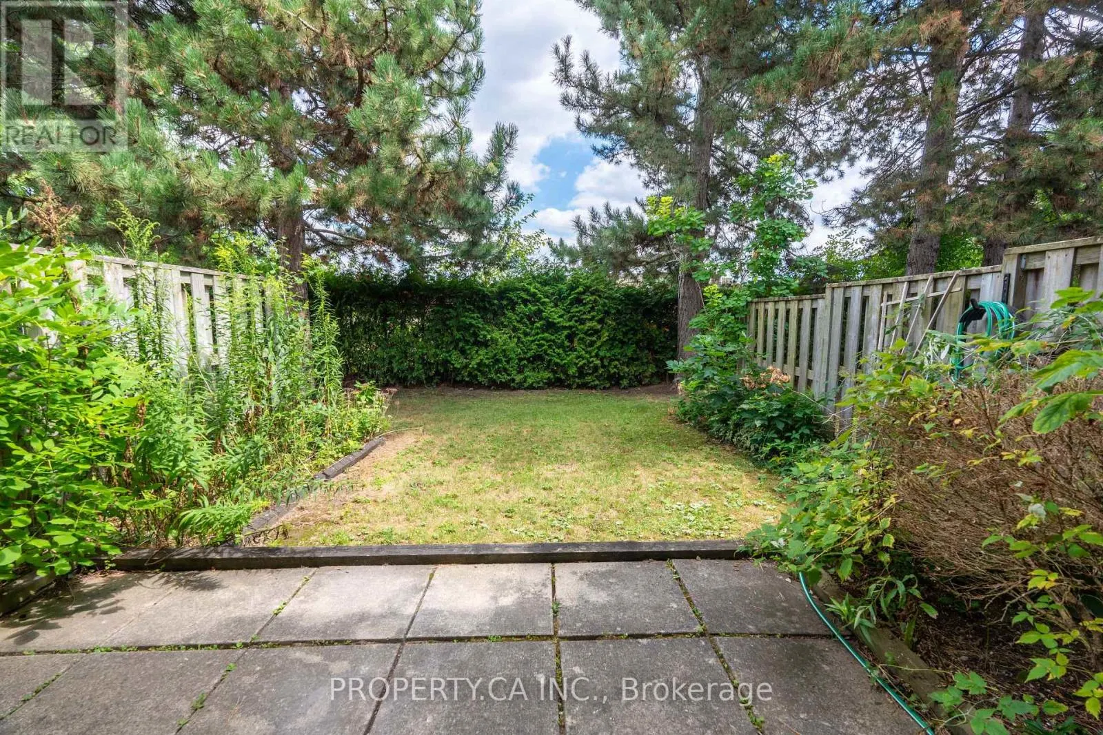 23 - 40 CASTLE ROCK DRIVE