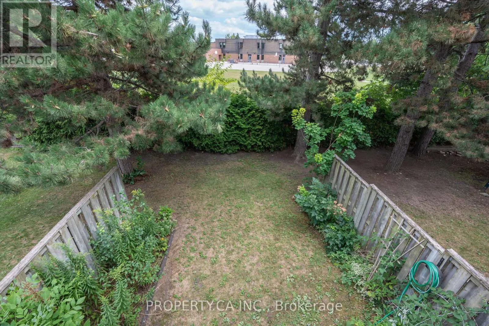 23 - 40 CASTLE ROCK DRIVE