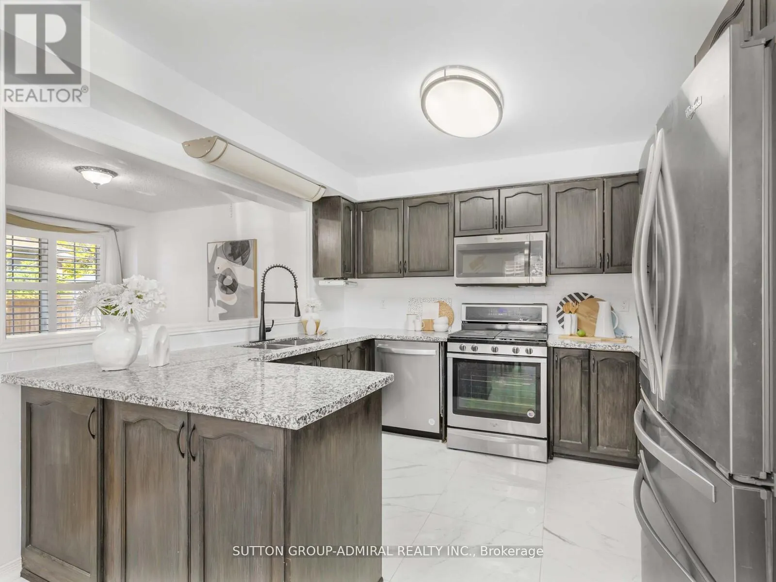 185 FOXFIELD CRESCENT