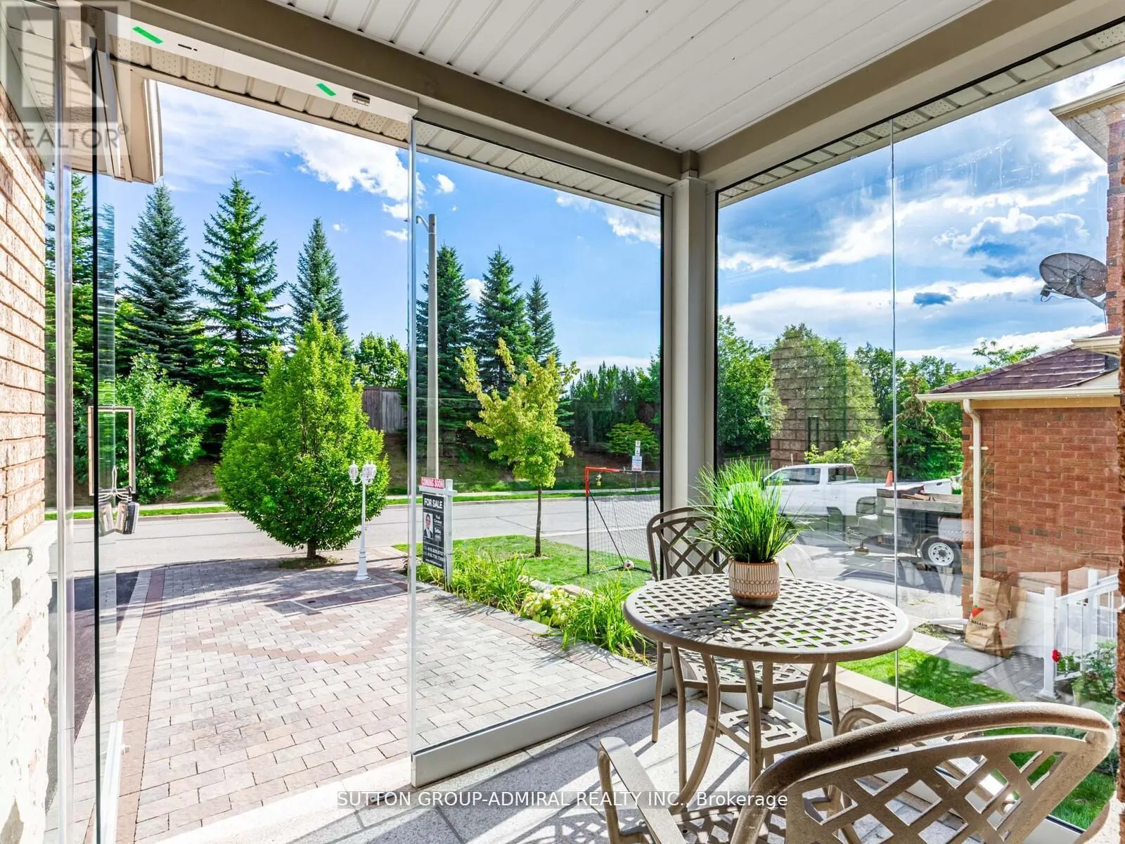 185 FOXFIELD CRESCENT