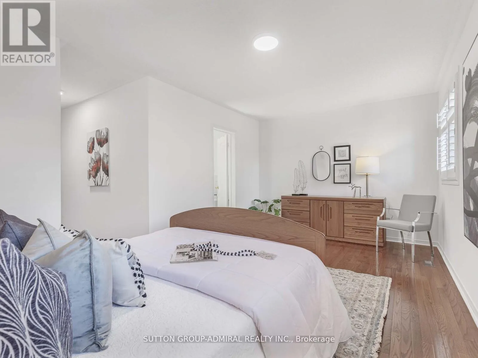 185 FOXFIELD CRESCENT