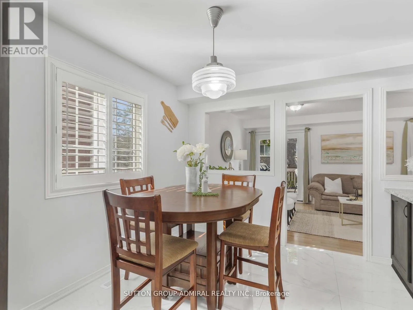 185 FOXFIELD CRESCENT