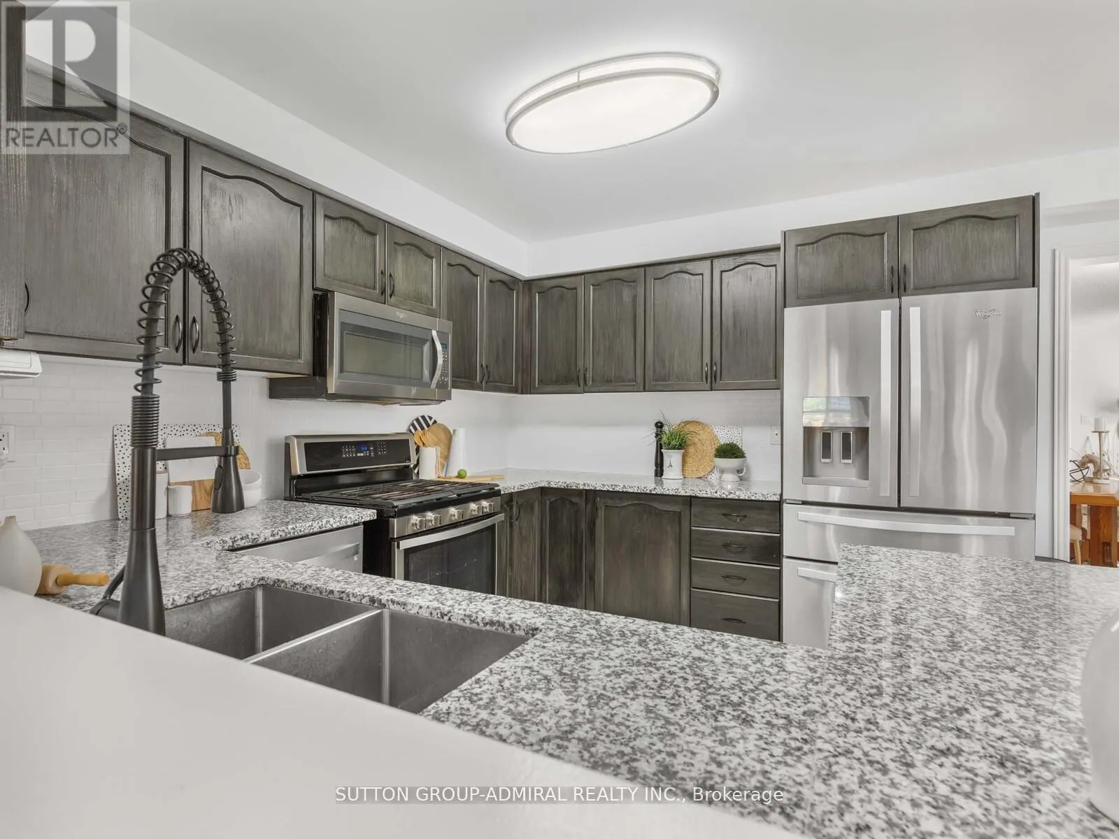 185 FOXFIELD CRESCENT