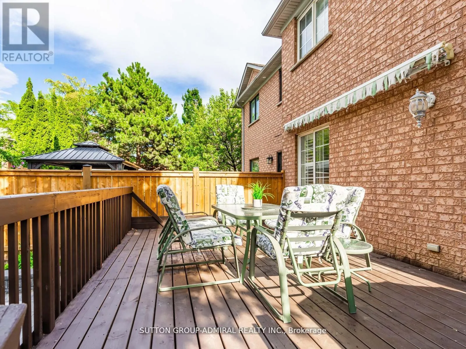 185 FOXFIELD CRESCENT