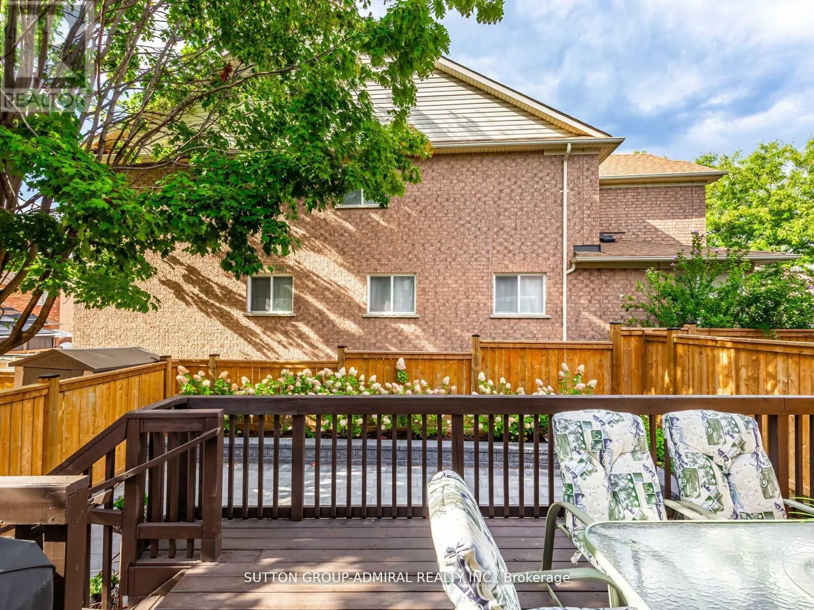 185 FOXFIELD CRESCENT