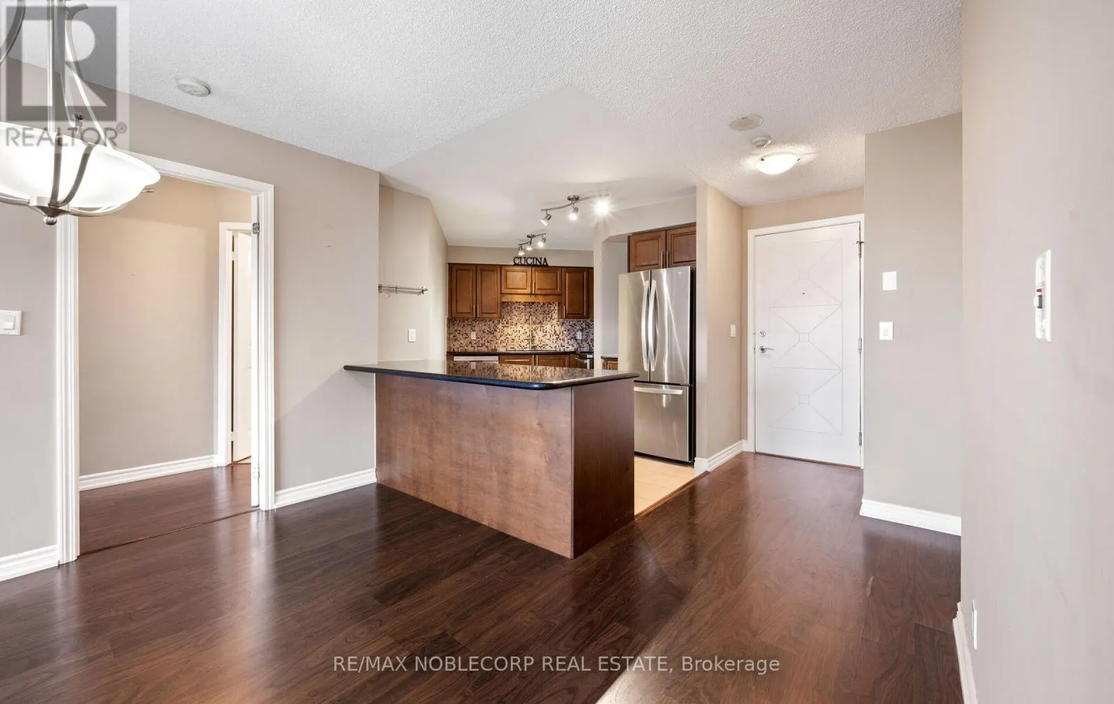 928 - 18 HARDING BOULEVARD